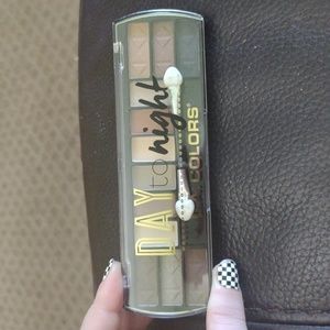 La colors day to night eyeshadow palette eye shadow neutral New